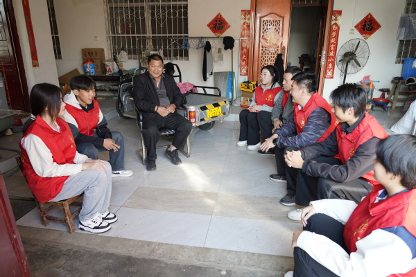 五年制党支部带领团员开展志愿服务活动