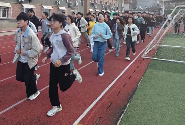 早操制度，学生养成良好的作息习惯
