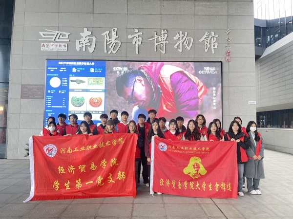 组织学生社团积极开展志愿者活动